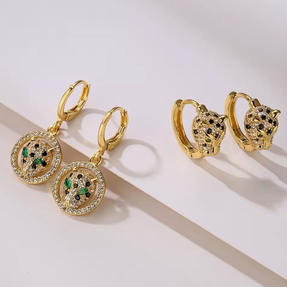 Panthere Gold Green Eyes Crystal Earrings - Picture 4 of 5